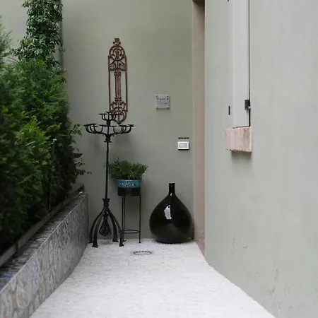 Borgogna 14 Гостевой дом 3*