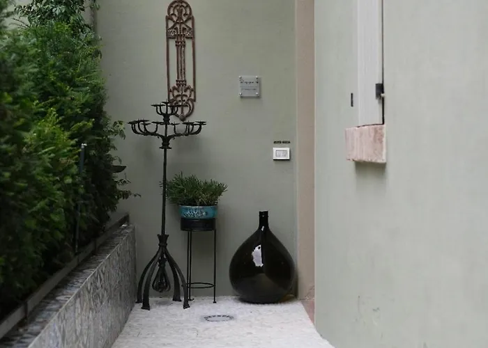 Borgogna 14 Pensjonat 3*